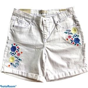 High Waisted Floral Embroidered Shorts